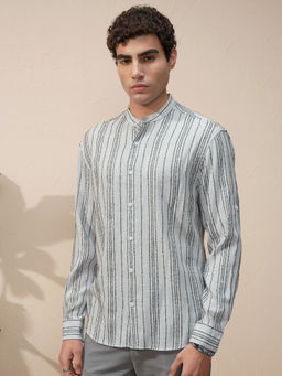 HIGHLANDER - Men Blue Striped Mandarin Collar Relaxed Fit Casual Shirt