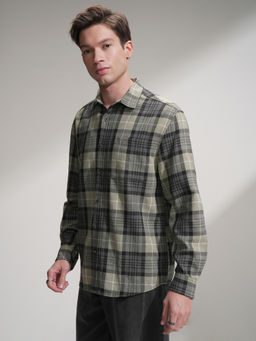 HIGHLANDER - Men Olive Checks Cutaway Collar Relaxed Fit Shirt