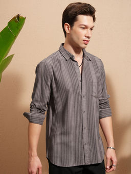 HIGHLANDER - Men Grey Chanelle Yarn Textured Striped Casual Shirt