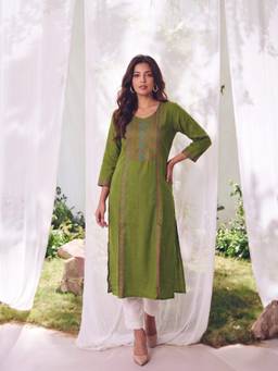 Rangita - Women Green Rayon Embroidered Straight Kurta