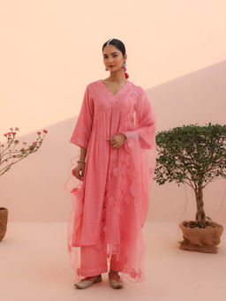 CHARU MAKKAR - Vani Rose Pink Kurta with Pant and Dupatta (Set of 3)