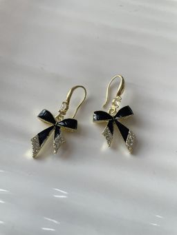 ISHKAARA - Bow Black Drop Earrings