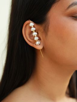 ISHKAARA - Pearl Heart Straight Line Beaded Earcuff