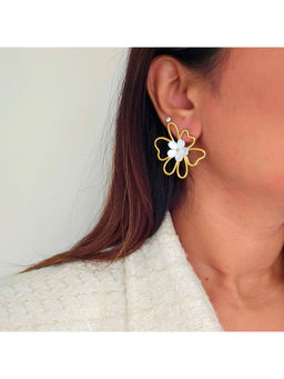 TAAHIRA JEWELLERY - 18K Gold Plated Emily Flower Earrings Anti-Tarnish and Waterproof