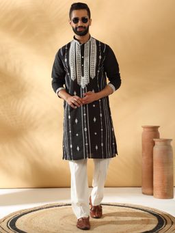 KRAFT INDIA LUXE - Men Black Embroidered Regular Fit Kurta with Pyjama (Set of 2)