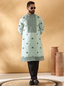 KRAFT INDIA LUXE - Men Blue Embroidered Regular Fit Kurta with Pyjama (Set of 2)