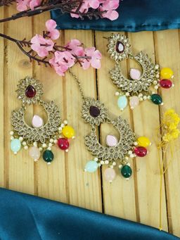 GRIIHAM - Gold-Plated Kundan Maang Tikka and Earrings