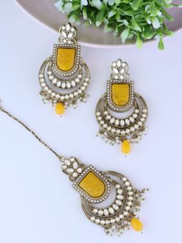 I Jewels - Gold Plated Traditional Pearl Kundan Earrings with Maang Tikka (Te3030Y)