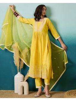 Gahan - Yellow Dchinon Thread Sequence Embroidered Kurta with Pant & Organza Dupatta