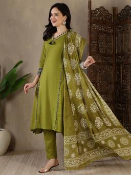 Gahan - Women Pure Cotton Green Pocket Embroidery Kurta with Pant & Dupatta