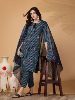 Gahan - Women Pure Cotton Blue Printed Kurta with Pant & Dupatta