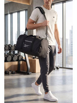 Reebok - Black Polyester Solid 1 Duffle Bag, 1 Detachable Strap