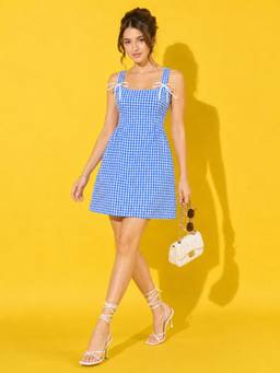 Buynewtrend - Women Blue Checks Cotton Dress