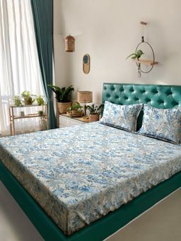 ARRABI - Blue Floral Cotton Blend King Bedsheet with 2 Pillow Covers