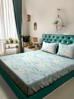 ARRABI - Green Floral Cotton Blend King Bedsheet with 2 Pillow Covers