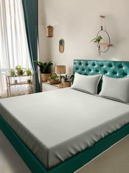 ARRABI - Green Solid Cotton Blend King Bedsheet with 2 Pillow Covers