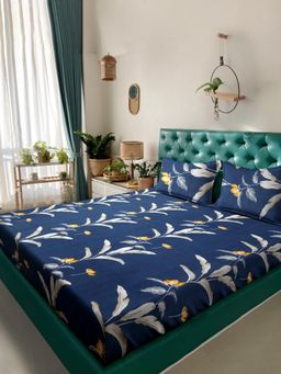 ARRABI - Blue Floral Cotton Blend King Bedsheet with 2 Pillow Covers