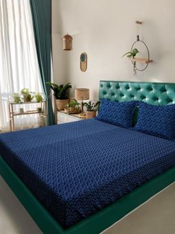 ARRABI - Blue Leaf Cotton Blend King Bedsheet with 2 Pillow Covers
