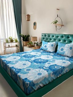 ARRABI - Blue Floral Cotton Blend King Bedsheet with 2 Pillow Covers