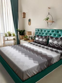 ARRABI - Grey Check Cotton Blend King Bedsheet with 2 Pillow Covers