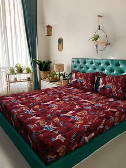 ARRABI - Maroon Animal Cotton Blend King Bedsheet with 2 Pillow Covers