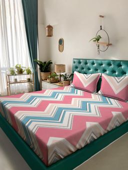 ARRABI - Multi-Color Geometric Cotton Blend Super King Bedsheet with 2 Pillow Covers
