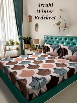 ARRABI - Multi-Color Geometric Fleece King Bedsheet with 2 Pillow Covers