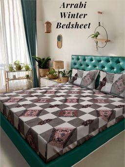 ARRABI - Multi-Color Geometric Fleece King Bedsheet with 2 Pillow Covers