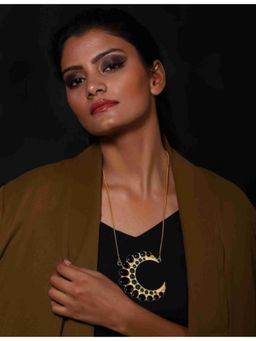 XAGO - Moon Shape Onyx Studded Penden