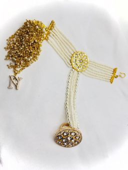 XAGO - Le Irika White Pearl and Kundan Bracelet