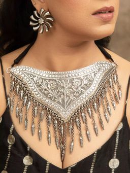XAGO - Dhanshree Sliver Oxidised Necklace Set With Earrings