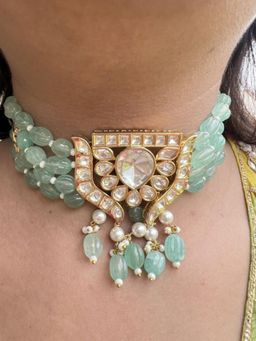 XAGO - Le Ajustin Green Beads and White Khundan Necklace Set
