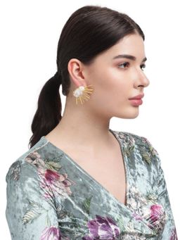 XAGO - Amelia Fresh Water Pearl Earrings