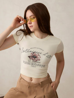 Outzidr - Off Cotton White Graphic Cropped Casual Wear T-Shirt