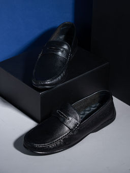 PRIVO - Men Black Solid Round Toe Casual Moccasins