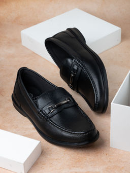 PRIVO - Men Black Solid Round Toe Casual Moccasins
