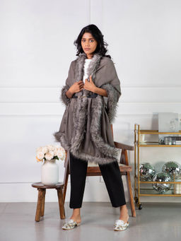 Rhe-Ana - Verona - Wool Shawl with Fur Trim
