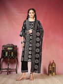 Black color option, Sold out, Currently selected