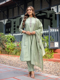 MEENA BAZAAR - Green Cotton Embroidered Kurta With Pant & Dupatta