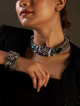 Neeta Boochra - 925 Sterling Silver Lapis Lazuli Navy Blue Gemstone Chain Necklace with Green Onyx