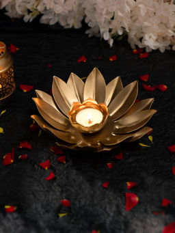 Gleevers - Tealight Candle Holders Golden