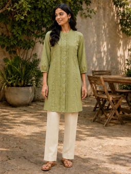 Nayam by lakshita - Green Embroidered Mandarin Neck Straight Kurta