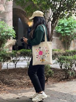 MasQ - Bouquet Beige Tote Bag