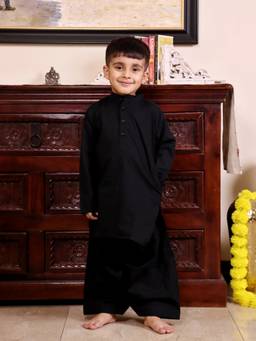 Evaraah - Veer Kurta with Pyjama
