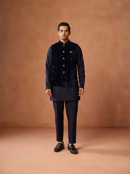 KISAH - Men Kurta With Velvet Nehru Jacket With Brooch Trouser