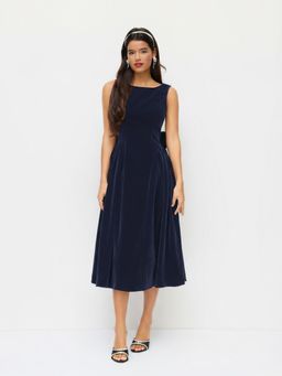 Cider - Velvet Boat Neck Bowknot Backless Dress