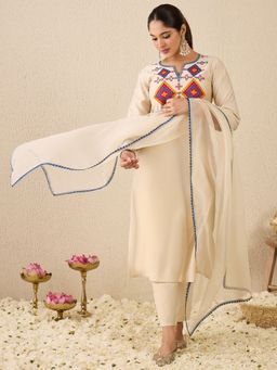 Indo Era - Off White Embroidered Straight Kurta With Pant & Dupatta