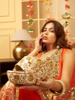 GLAM STORY - Party Pop Ivory Ethnic Wedge Heels