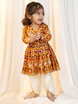Vastramay - Girls Yellow Printed Kurta with Dhoti