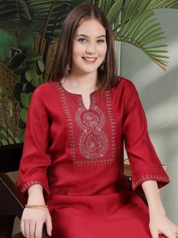 Nayam by lakshita - Women's Maroon Embroidered Kurta with Pant (Set of 2)